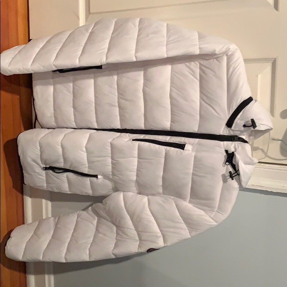 Lightweight puffer jacket